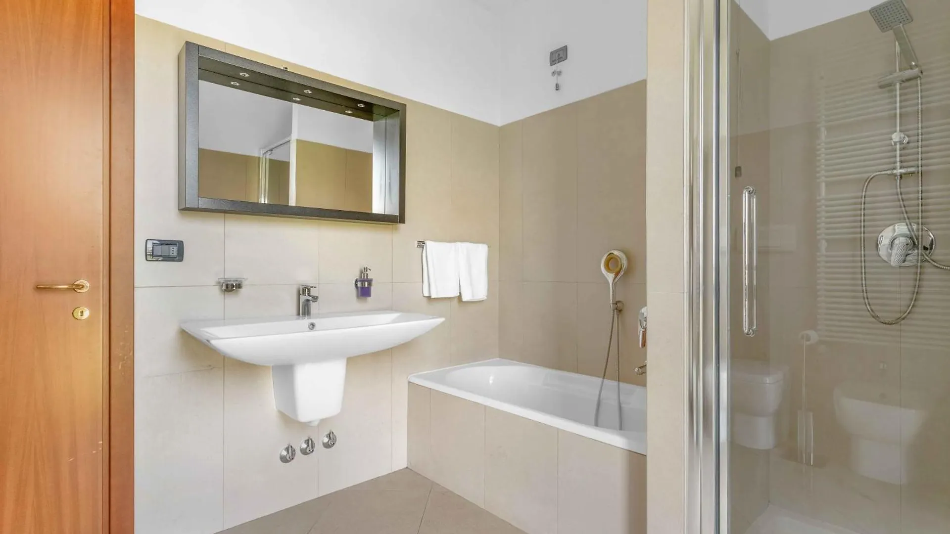 Santa Giulia Suite - Futurismo 17 Milano 0*,